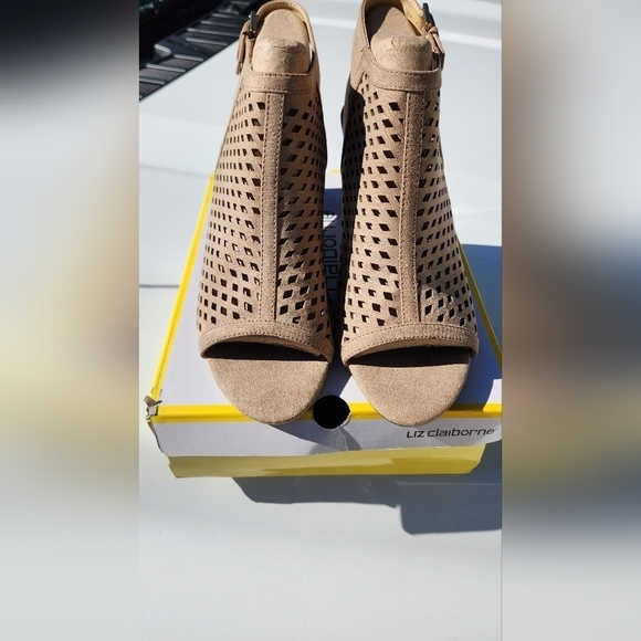 Liz Claiborn Gemma Sandal - Picture 4 of 7